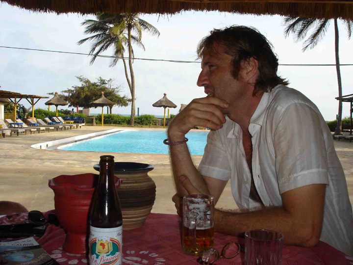 Jochen in Cotonou am Strand