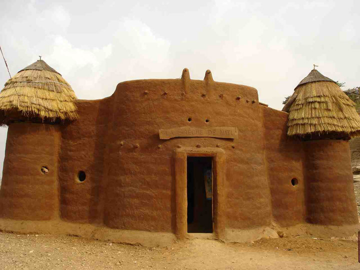 Tata Somba Front Sicht