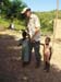 Adrian mit Kindern bei Phebe